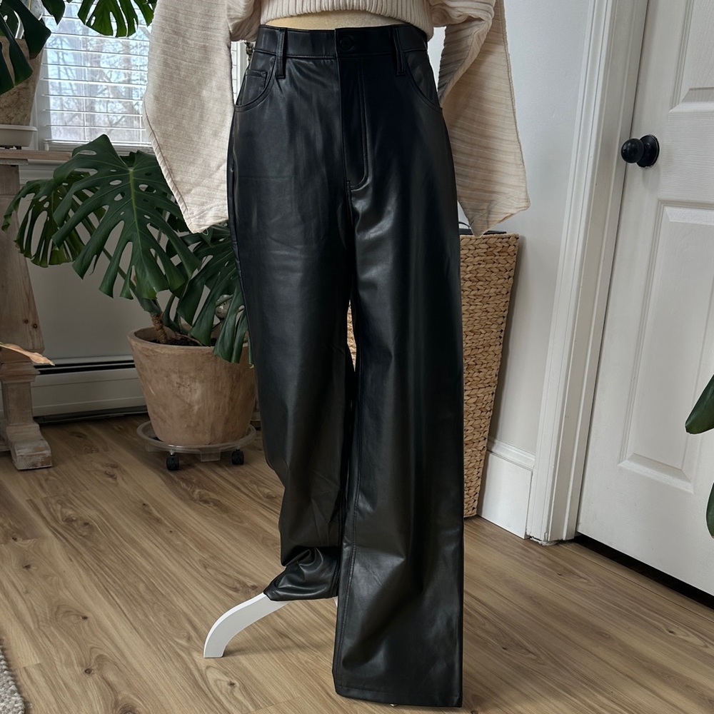 Abercrombie Black Faux Leather high rise 90’s relaxed vegan NWT Size 32/14 long